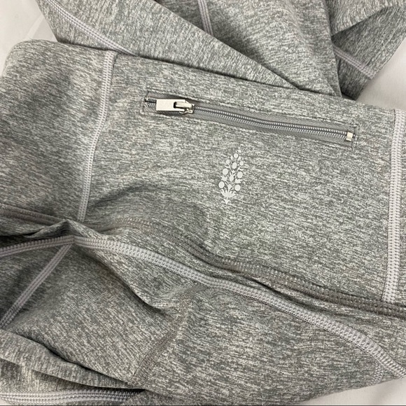NEW Free People Movement High Rise Gray You’re A Peach 7/8 Leggings Size Small - Picture 10 of 12